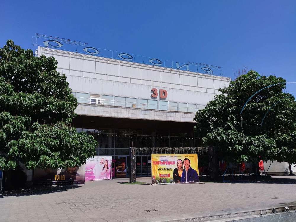 cinema in stile ex-sovietico da visitare a Bishkek - blog di viaggi