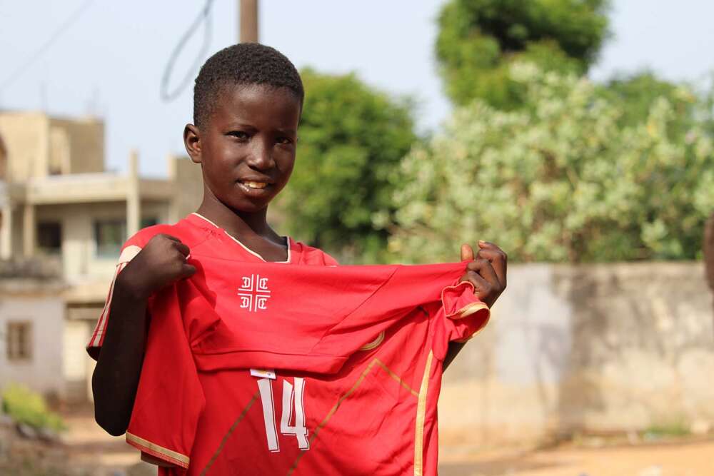 magliette di calcio per i bambini senegalesi - blog di viaggi