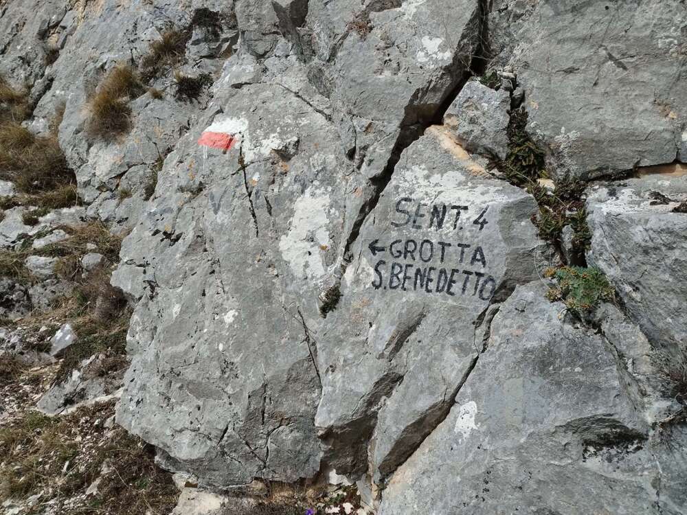 raggiungere la grotta di San Benedetto da Forme di Avezzano - blog di viaggi
