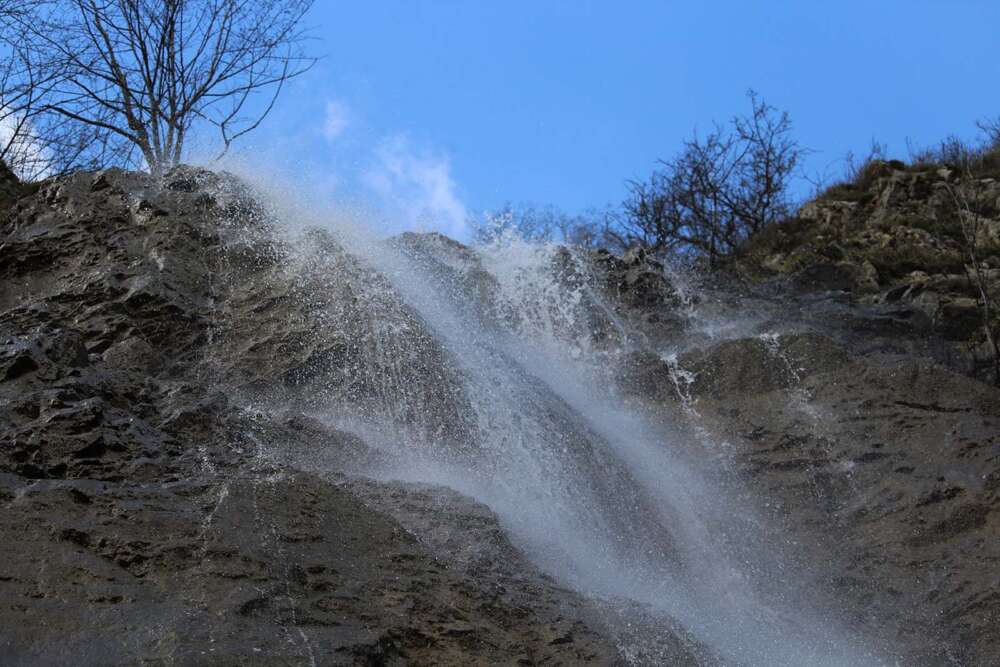 scorcio della cascata Rivo Chiaro sul Voltigno in abruzzo - blog di viaggi