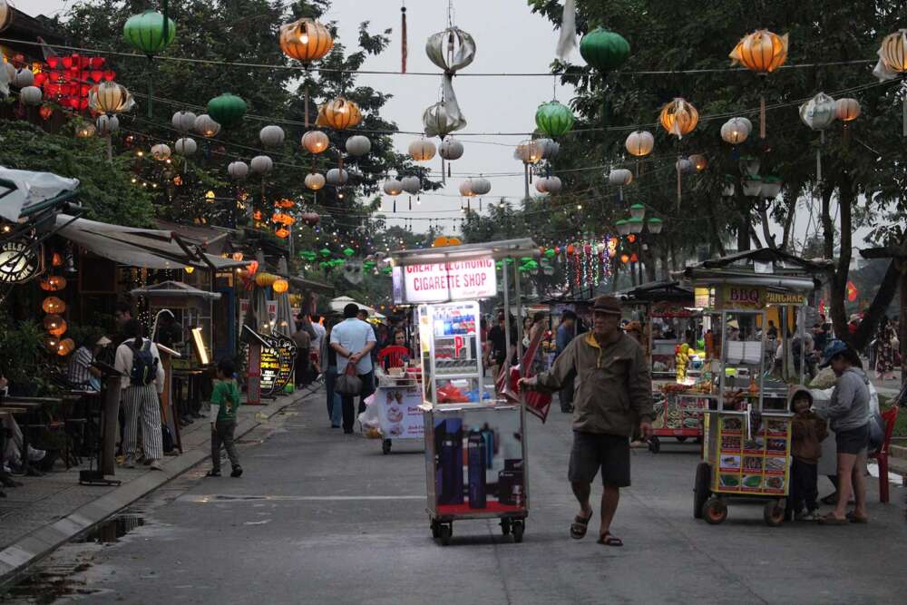 lo spettacolo del night market ad Hoi-An - blog di viaggi